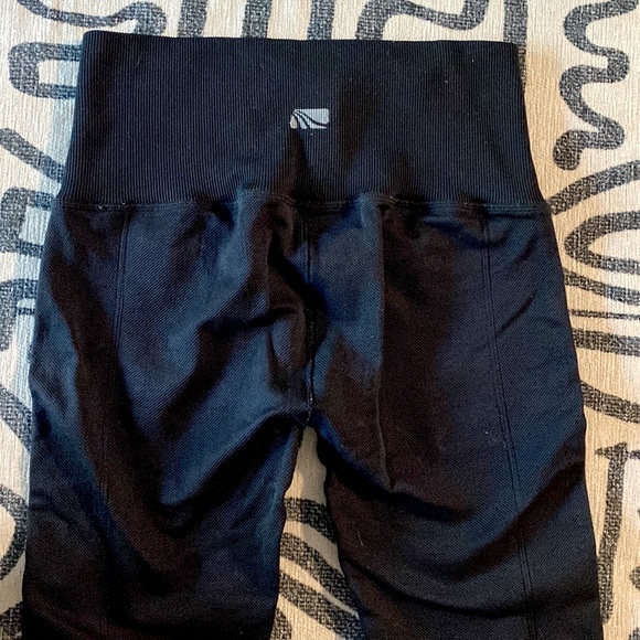 MARIKA BLACK LEGGINGS / TUMMY CONTROL - Picture 4 of 4